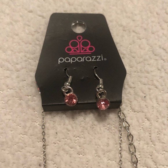 Paparazzi Pink heart necklace with earrings - Picture 3 of 3